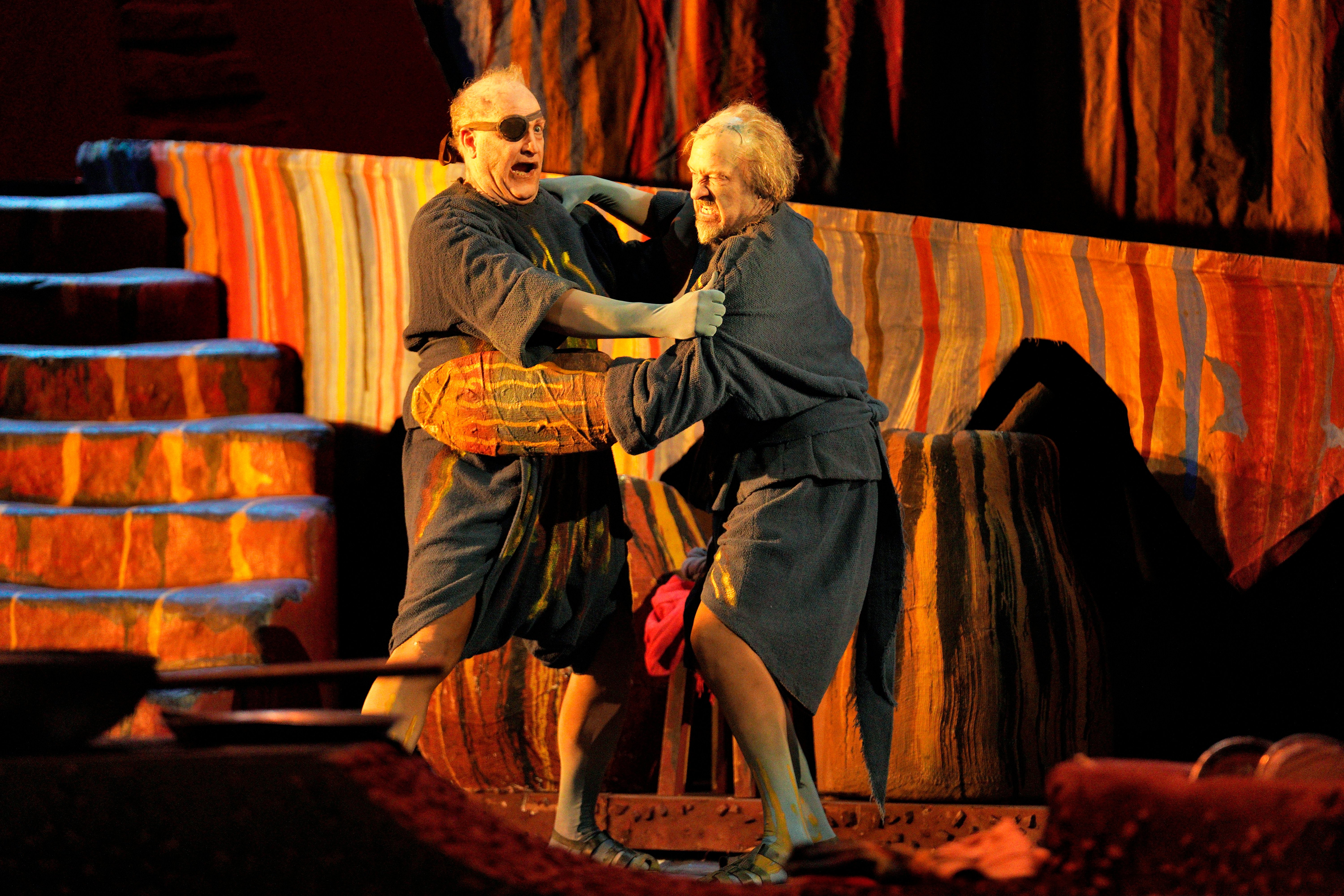 Die Frau ohne Schatten scene with two men fighting