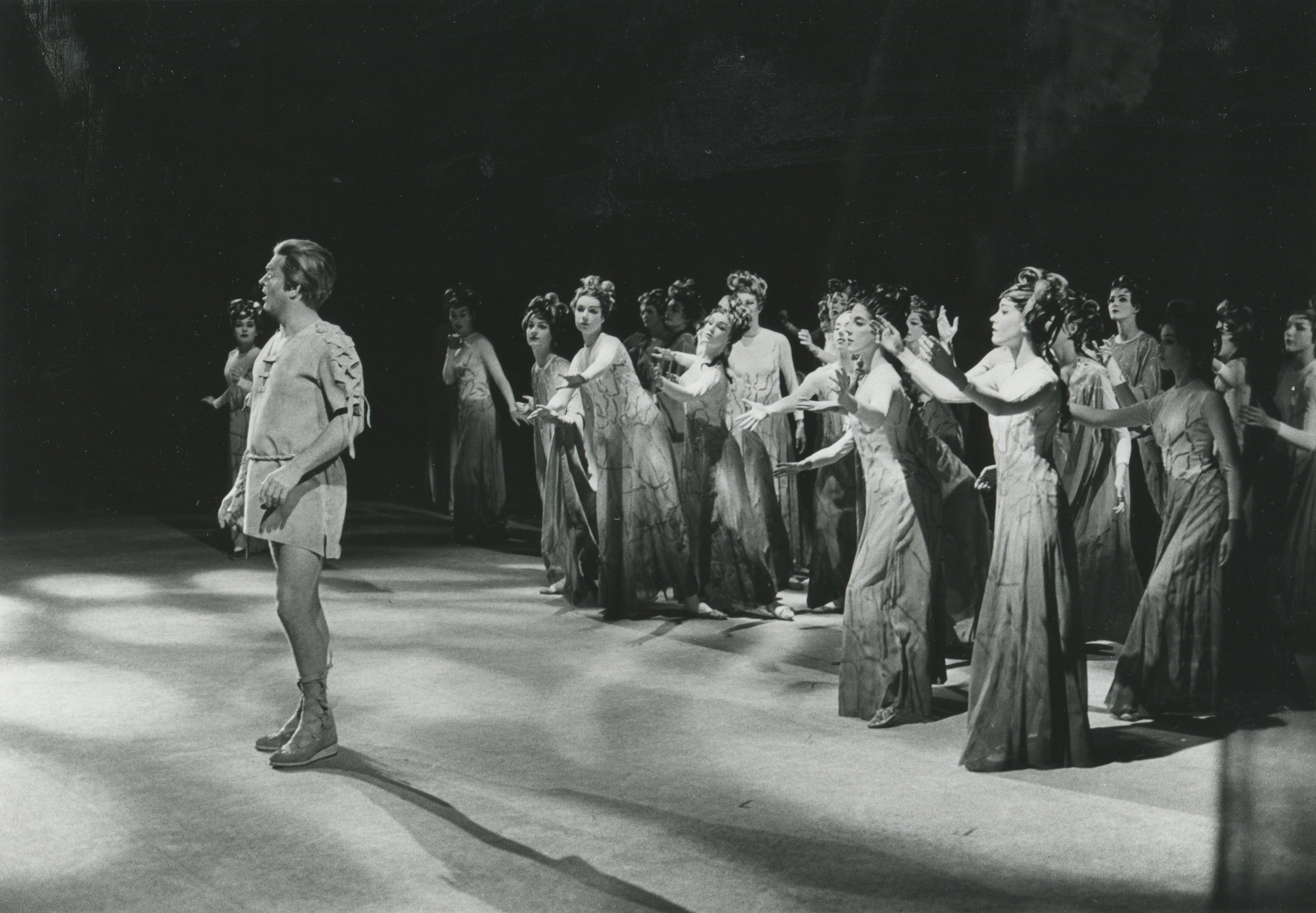 21M__1964, Parsifal, Sandor Konya and chorus (flower maidens), photographer, Pete Peters..jpg